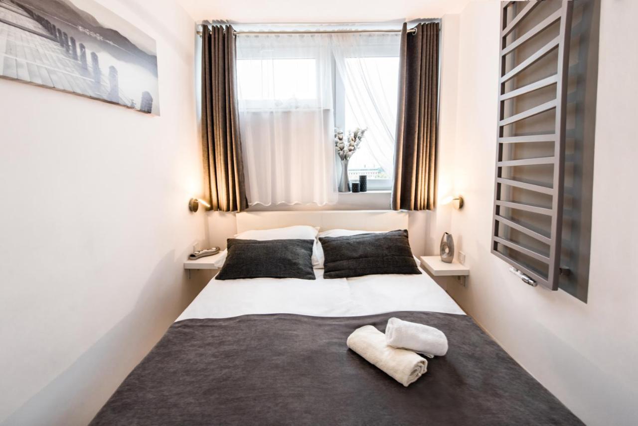 Alma Apartments Grzybowska Varsavia Esterno foto